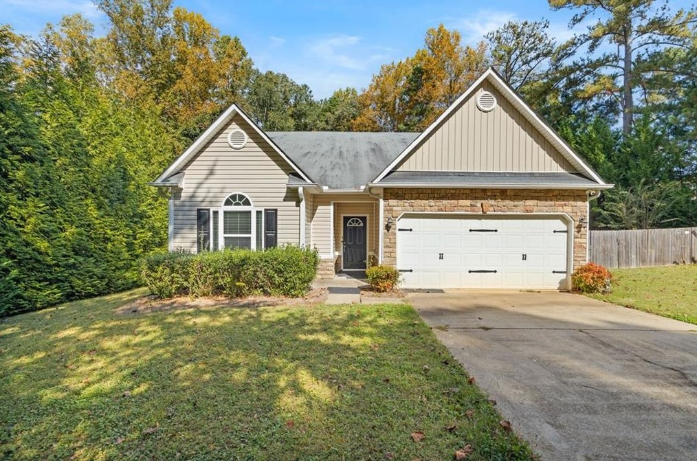 20 Paces Lakes Dr, Dallas, GA 30157-0651