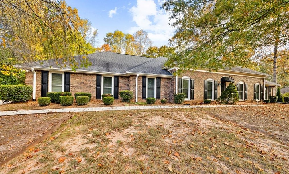 1310 Treebrook Ct, Roswell, GA 30075-1827