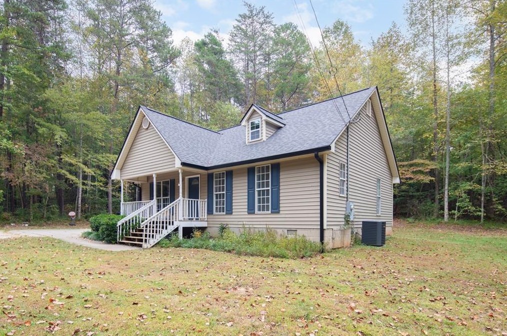40 Holly Ln, Dahlonega, GA 30533
