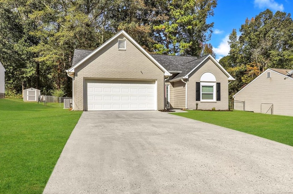 8605 Garvey Dr, Fairburn, GA 30213