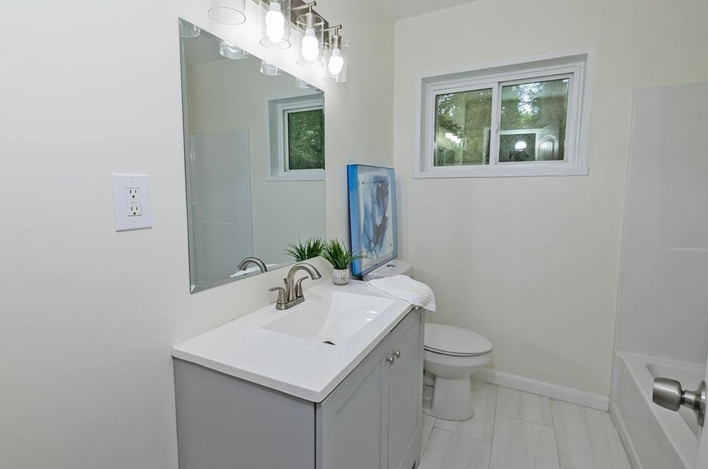 1903 Shamrock Dr, Decatur GA  30032-7055 exterior