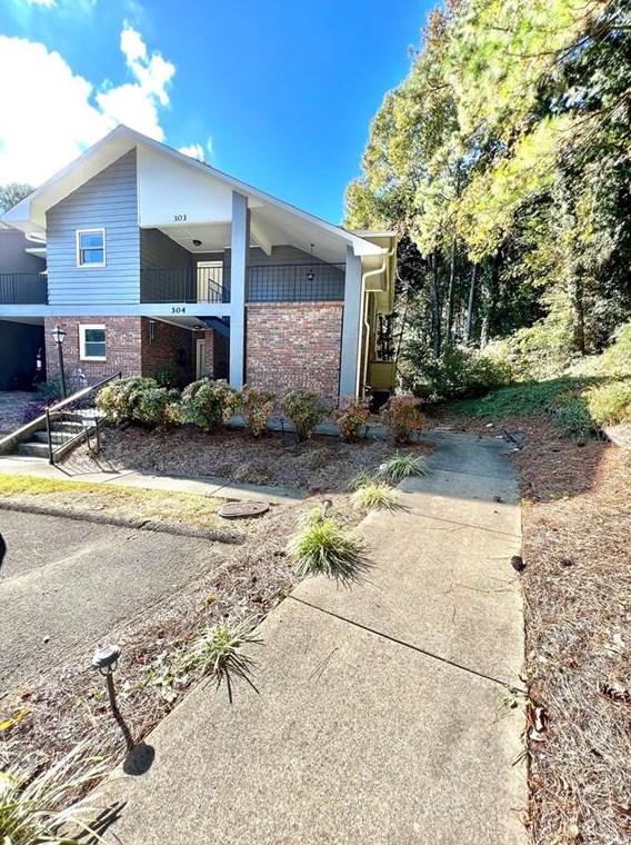 304 Montclair Dr, Calhoun, GA 30701-2288