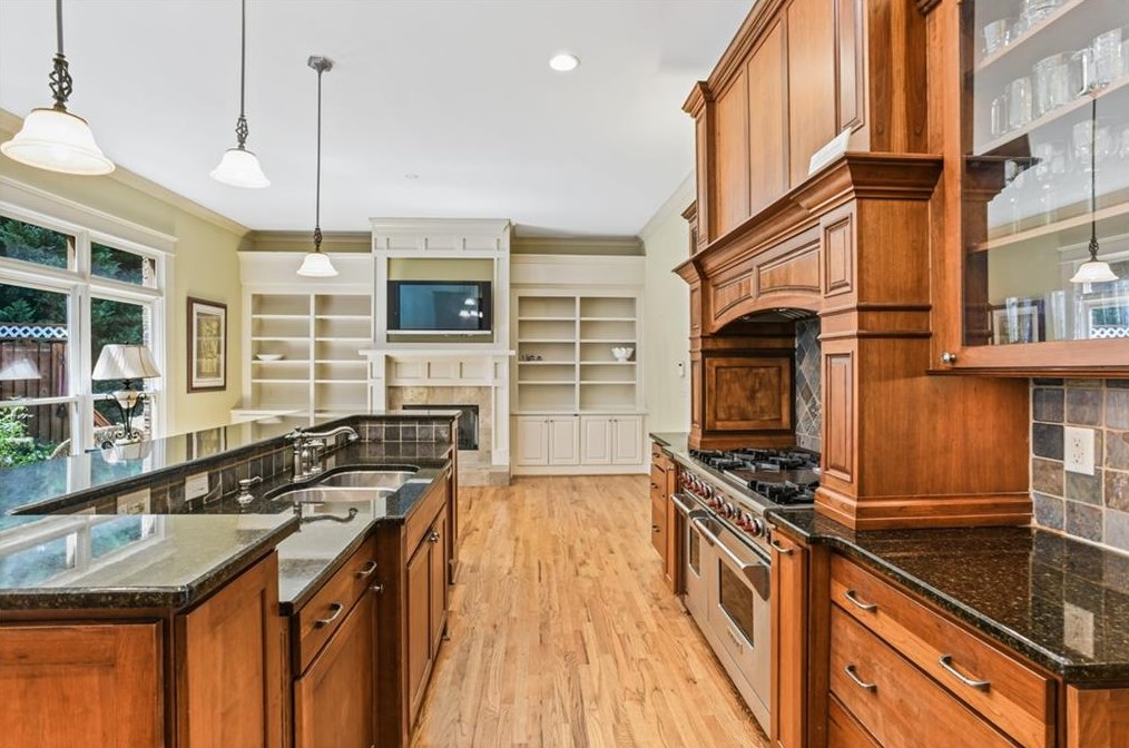 2831 Laurelgate Dr, Decatur GA  30033-1463 exterior