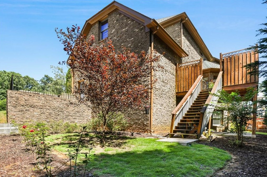 2831 Laurelgate Dr, Decatur GA  30033-1463 exterior