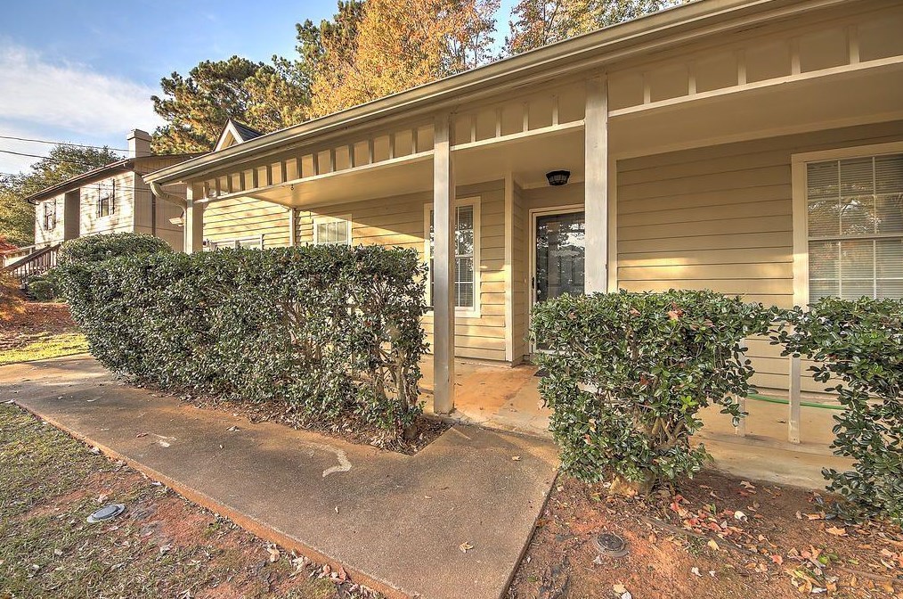 3900 Wood Path Ln, Stone Mountain, GA 30083