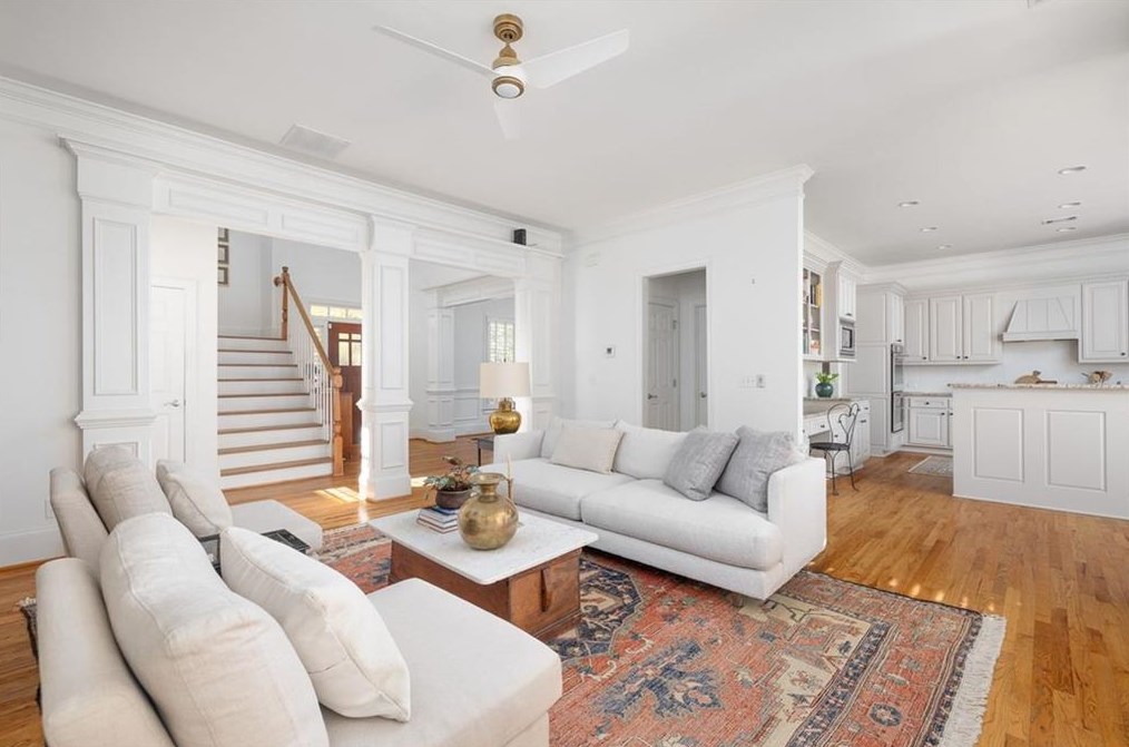 938 Manor Parc Dr, Decatur GA  30033-4064 exterior