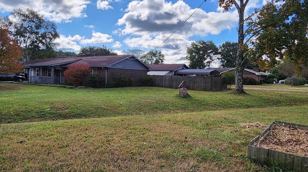 2 Magnolia Dr, Euharlee, GA 30121