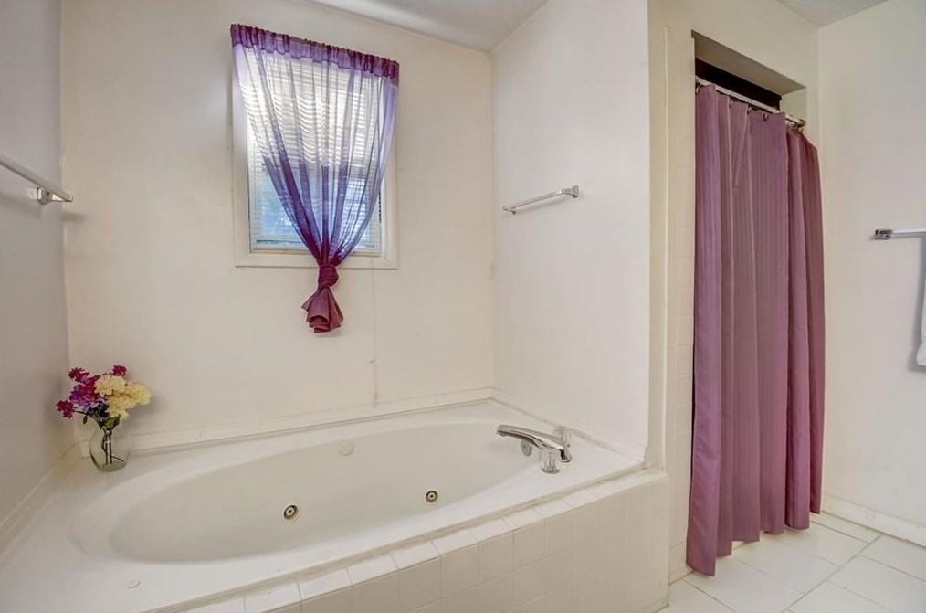 1682 Pine Glen Cir, Decatur GA  30035-1531 exterior