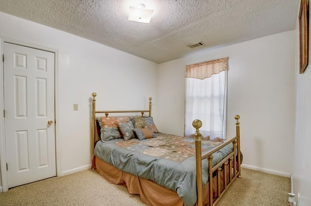 1682 Pine Glen Cir, Decatur GA  30035-1531 exterior