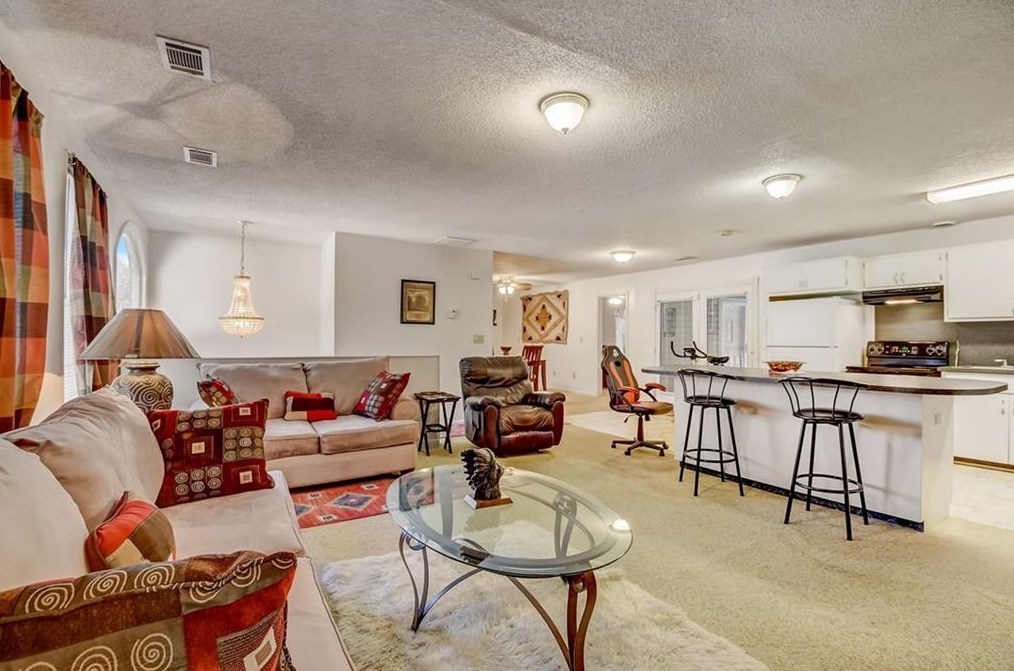 1682 Pine Glen Cir, Decatur GA  30035-1531 exterior