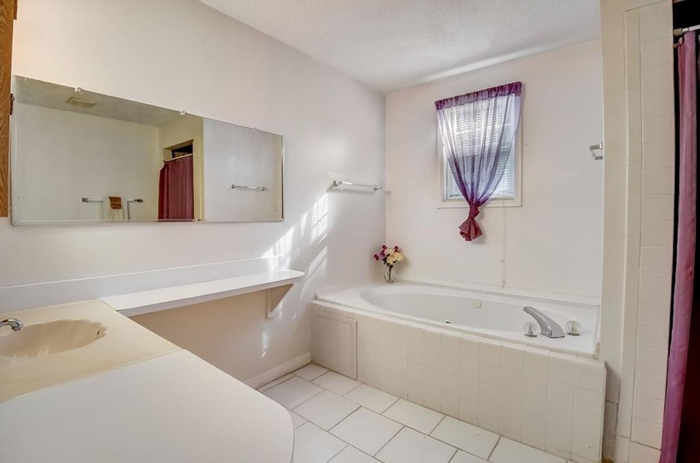 1682 Pine Glen Cir, Decatur GA  30035-1531 exterior