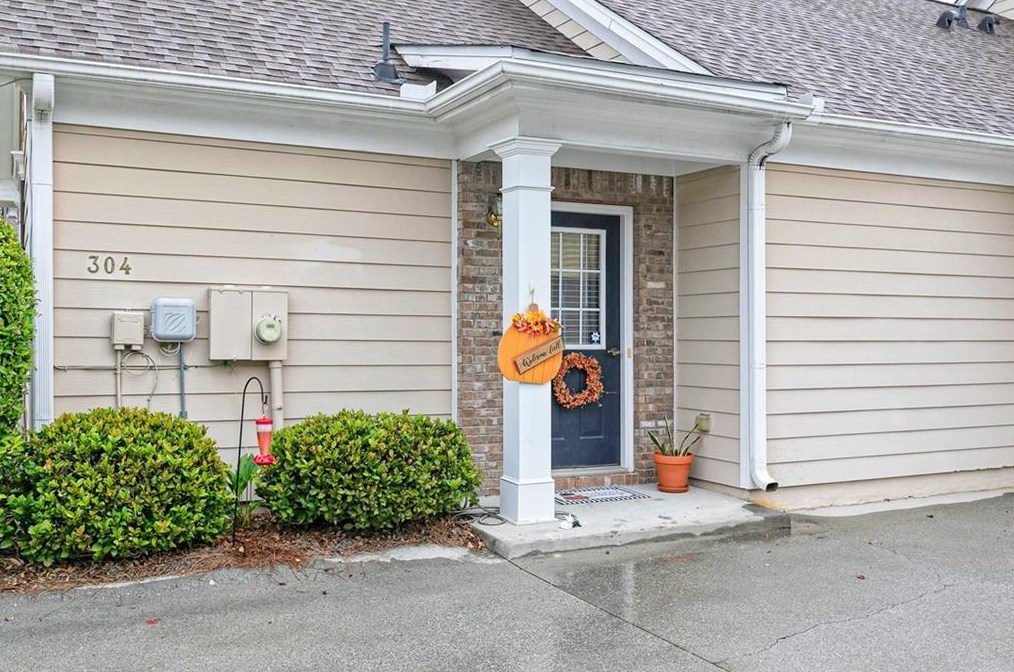 304 Gable Brook Dr, Grayson, GA 30017