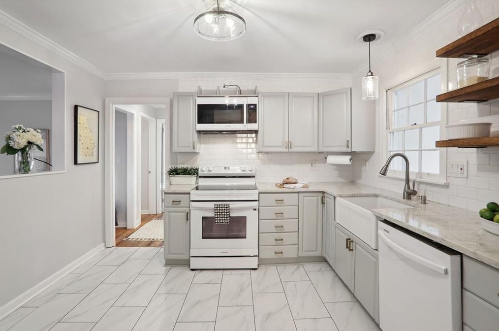 1891 Woodland Hills Ave, Atlanta GA  30318-3063 exterior