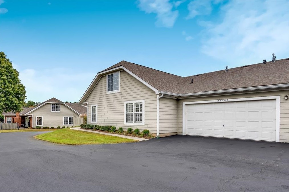 22107 Harvest Ridge Ln, Alpharetta GA  30022-8656 exterior