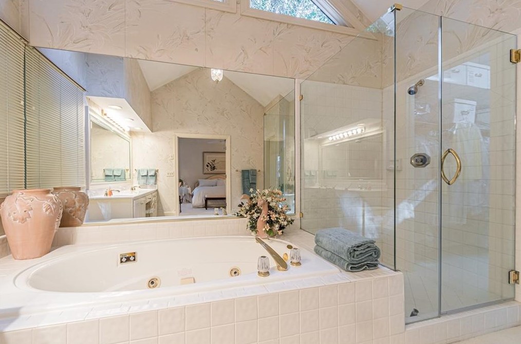 5700 Grv Pt Rd, Alpharetta GA 30022-5636 exterior