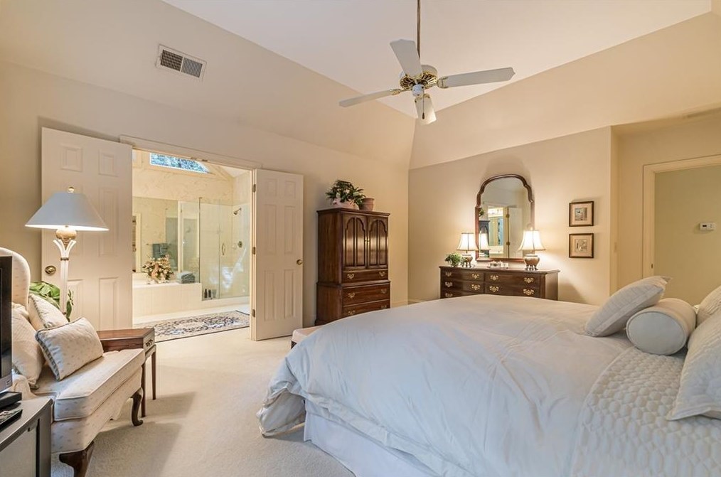 5700 Grv Pt Rd, Alpharetta GA 30022-5636 exterior