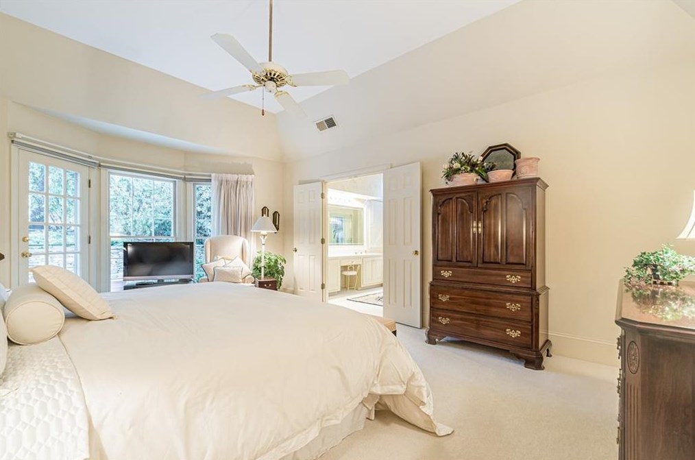 5700 Grv Pt Rd, Alpharetta GA 30022-5636 exterior