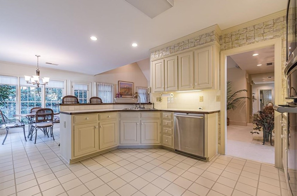 5700 Grv Pt Rd, Alpharetta GA 30022-5636 exterior