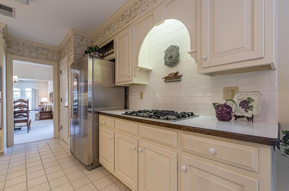 5700 Grv Pt Rd, Alpharetta GA 30022-5636 exterior