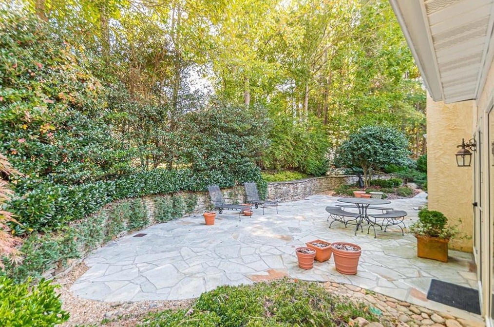 5700 Grv Pt Rd, Alpharetta GA 30022-5636 exterior