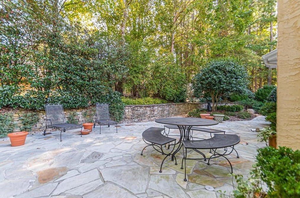 5700 Grv Pt Rd, Alpharetta GA 30022-5636 exterior