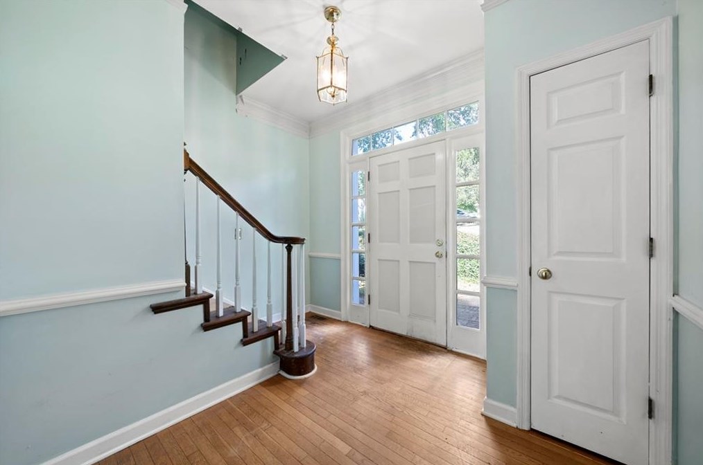 430 Log House Ct, Roswell, GA 30075-4192