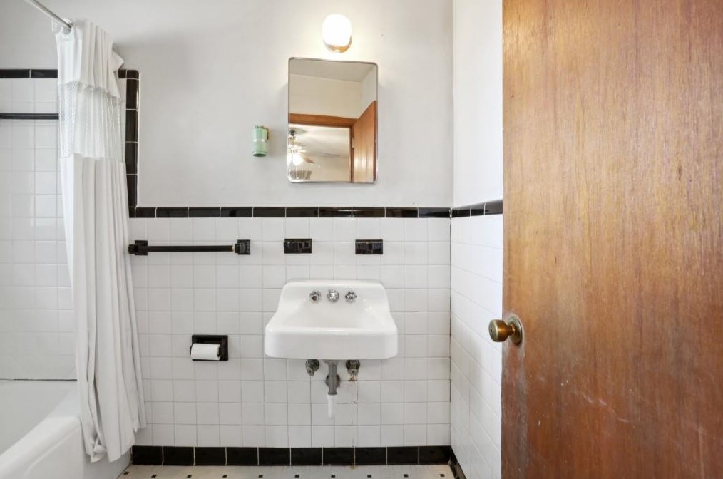 2755 Mount Olive Dr, Decatur GA  30033-2928 exterior