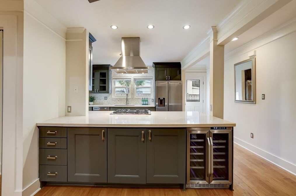 1064 Shepherds Ln, Atlanta GA  30324-4612 exterior