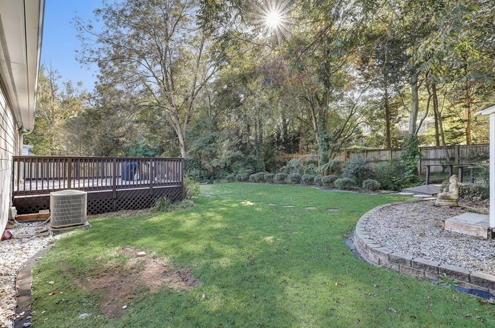 1064 Shepherds Ln, Atlanta GA  30324-4612 exterior