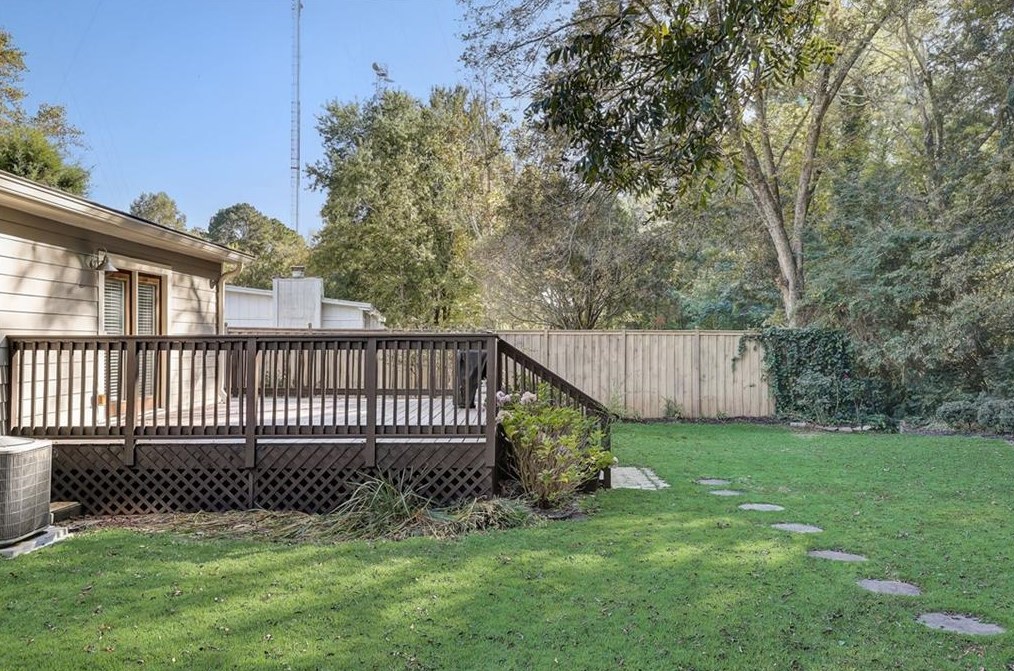 1064 Shepherds Ln, Atlanta GA  30324-4612 exterior