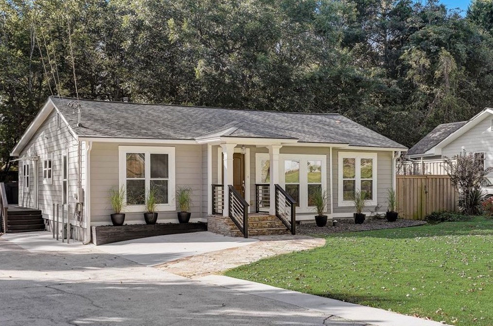 1064 Shepherds Ln, Atlanta GA  30324-4612 exterior