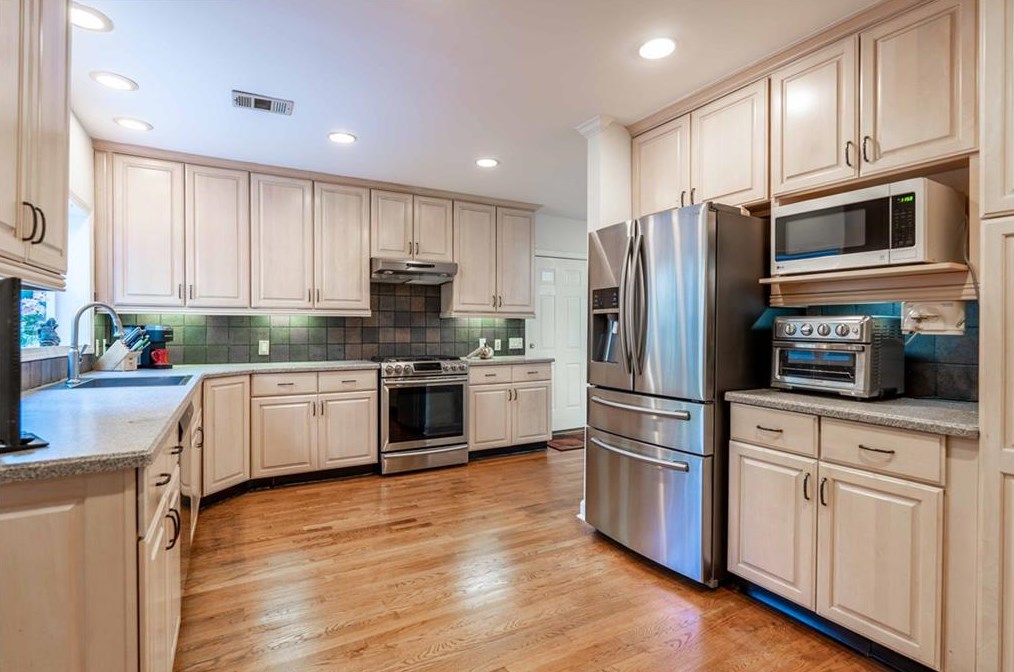 158 Parkwood Rd, Decatur GA  30030-2812 exterior