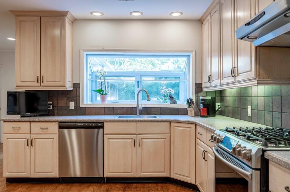 158 Parkwood Rd, Decatur GA  30030-2812 exterior