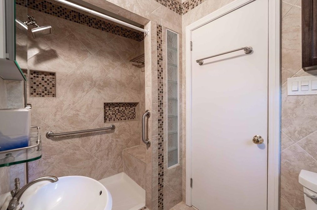 158 Parkwood Rd, Decatur GA  30030-2812 exterior