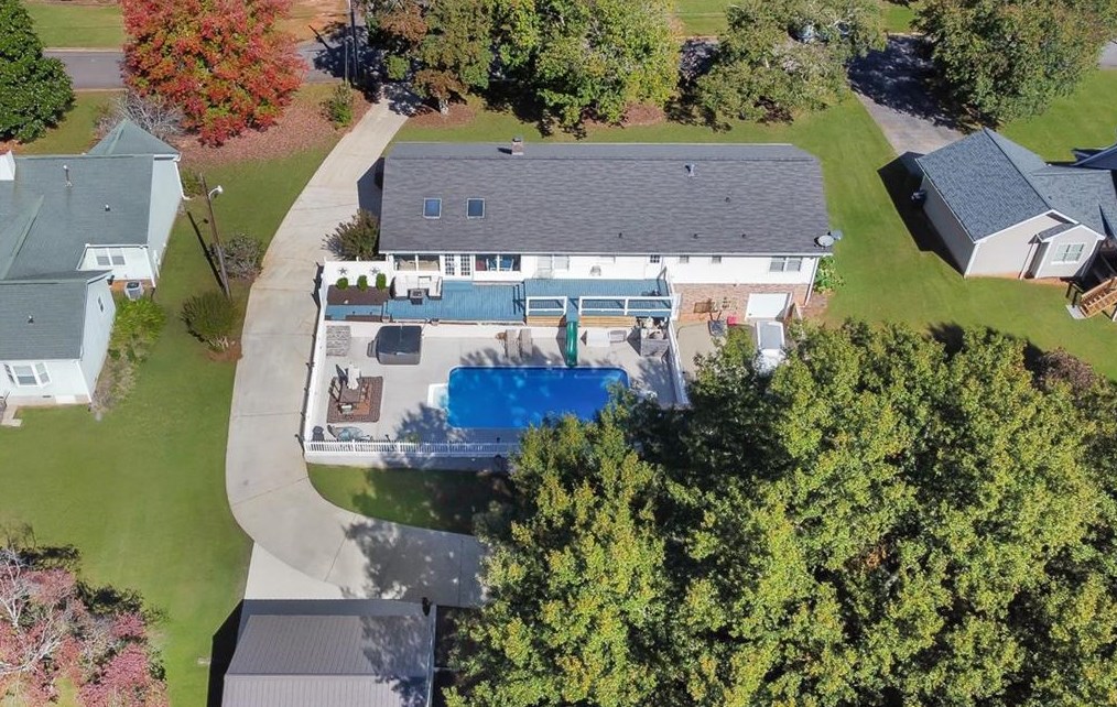 125 W Triple Tree Dr, Carrollton, GA 30117