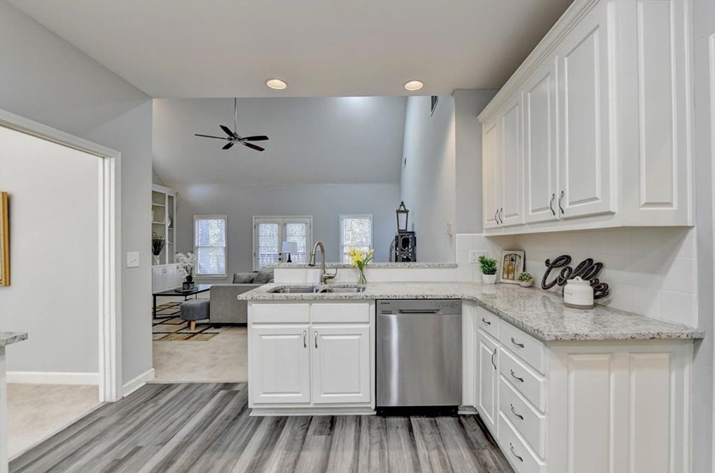 4800 Haydens Walk Dr, Alpharetta GA  30022-7176 exterior