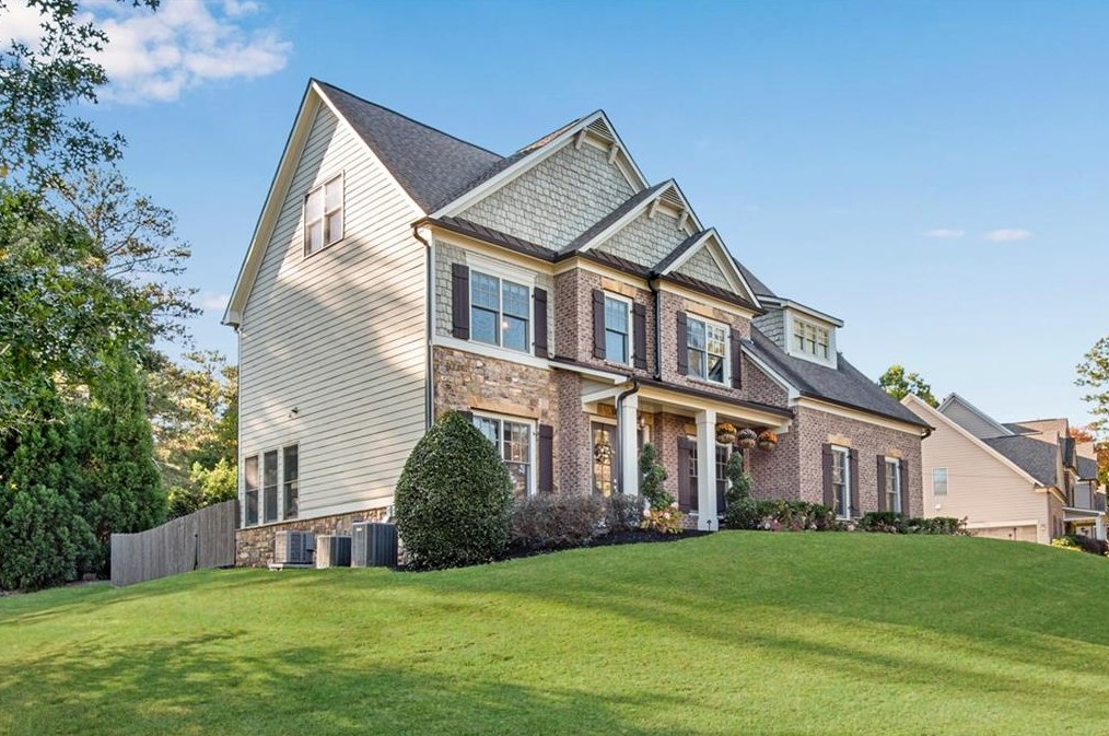 940 Lake Charles Dr, Roswell, GA 30075-3226