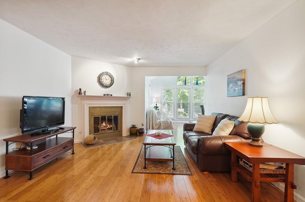 2105 Canyon Point Cir, Roswell, GA 30076-5110
