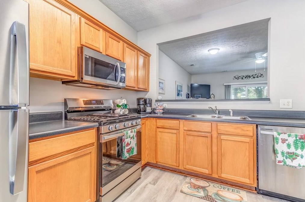 2033 Austin Park Cir, Decatur GA  30032-5197 exterior