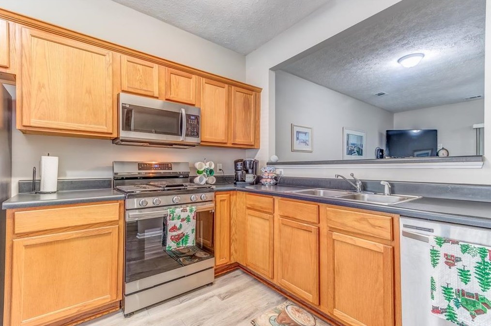 2033 Austin Park Cir, Decatur GA  30032-5197 exterior