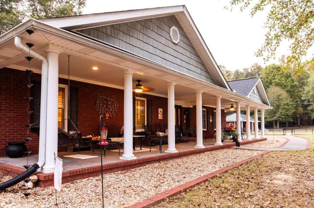 395 Johnson Rd, Oxford, GA 30054