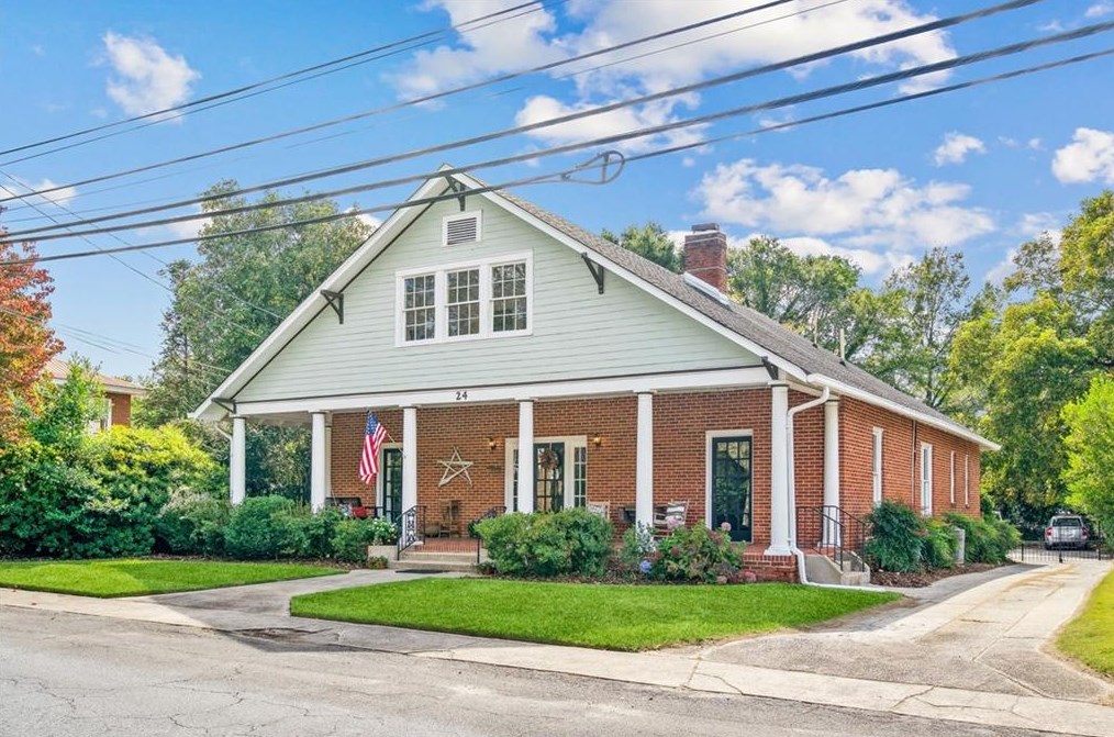 24 W Stephens, Winder, GA 30680
