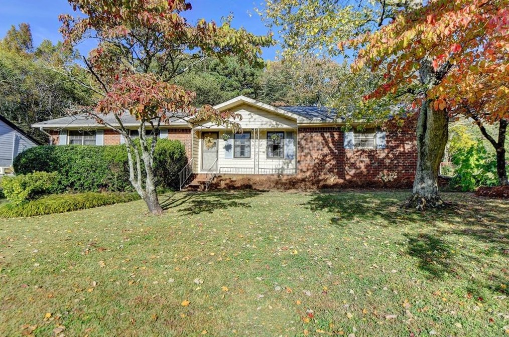 834 Burns Cir Nw, Lilburn, GA 30047