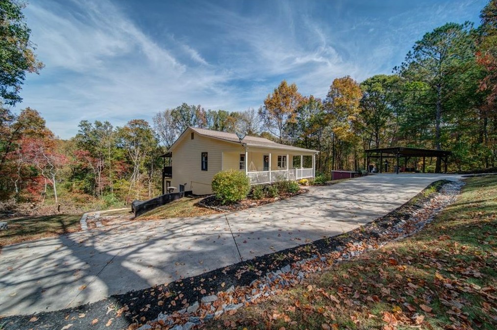 1015 Shamrock Ln, Ball Ground, GA 30107