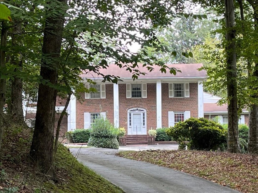 4395 Woodland Brook Dr, Atlanta, GA 30339-4811