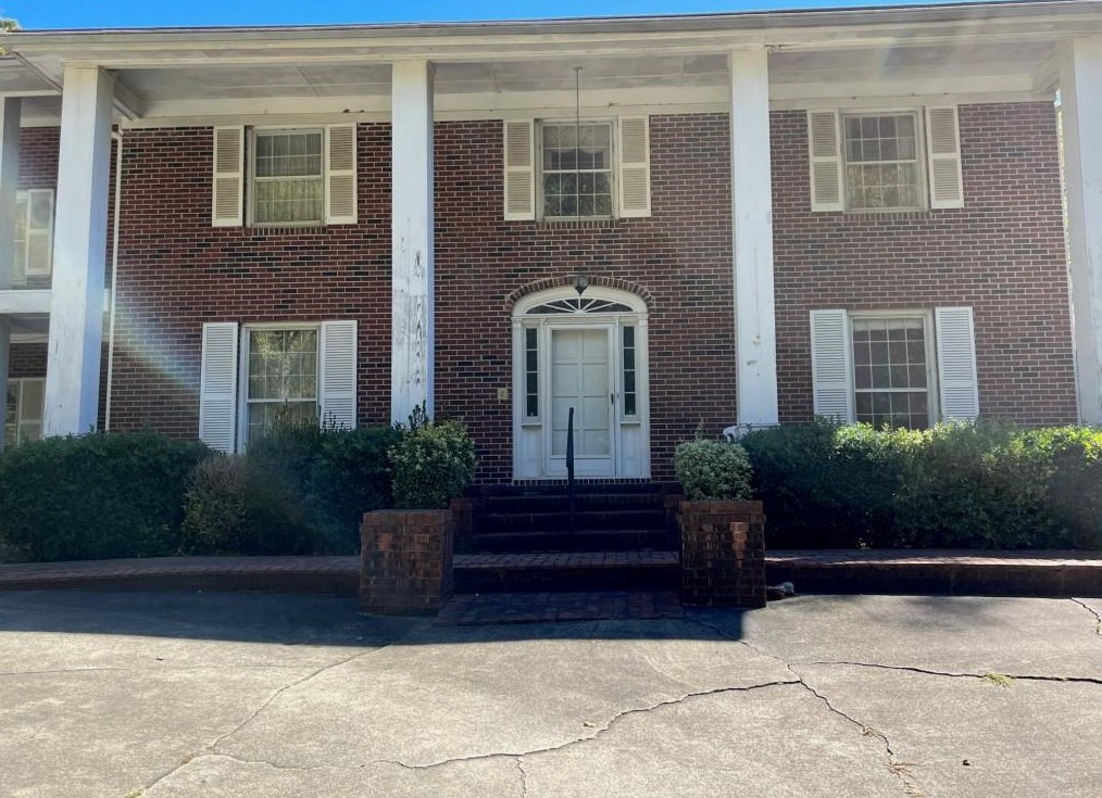 4395 Woodland Brook Dr, Atlanta GA  30339-4811 exterior
