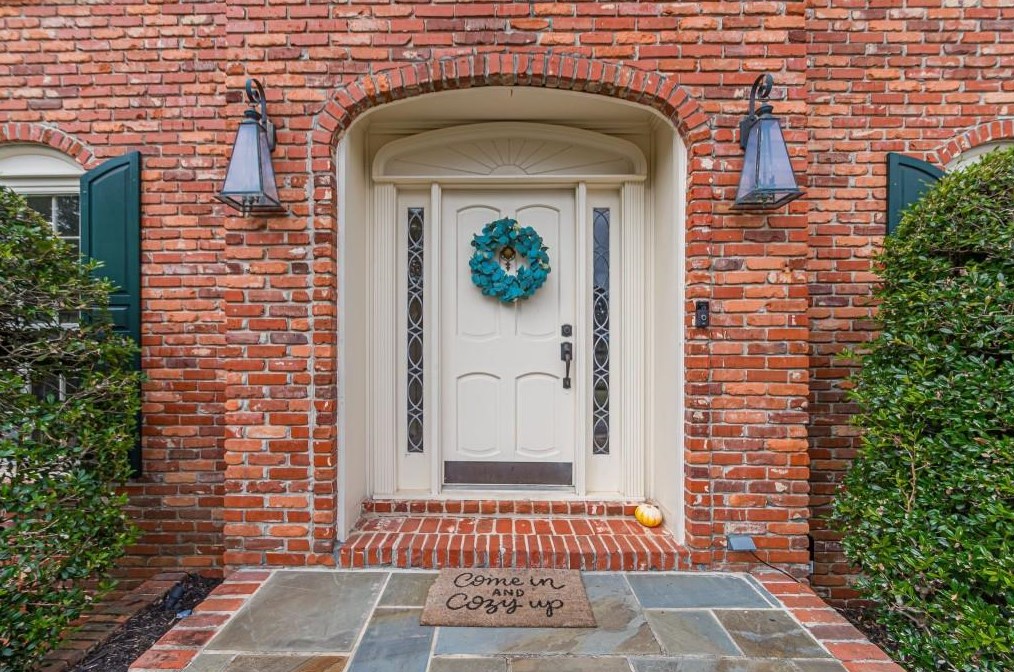 5581 Stapleton Dr, Atlanta GA  30338-2919 exterior