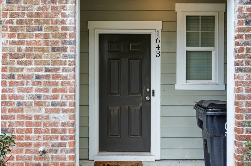 1643 Larkspur Trl, Conyers, GA 30012
