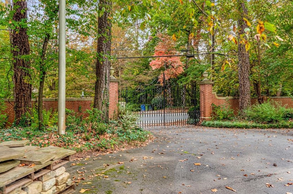 3488 Tuxedo Rd, Atlanta GA  30305-1051 exterior