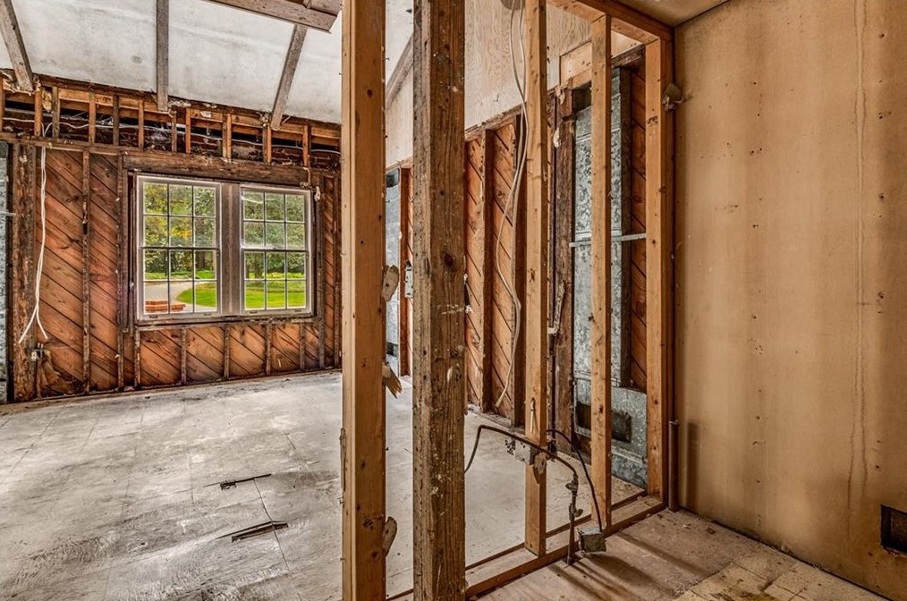 3488 Tuxedo Rd, Atlanta GA  30305-1051 exterior